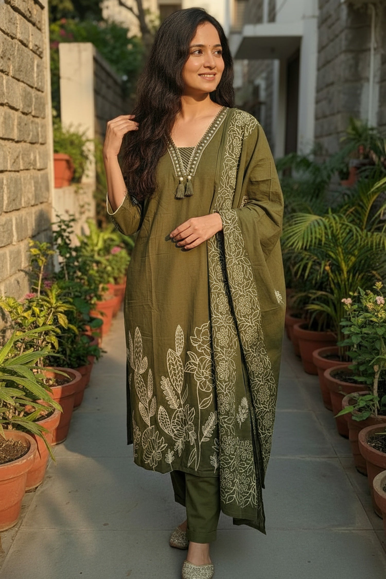 Green Straight-Cut Three-Piece Set with Delicate Threadwork