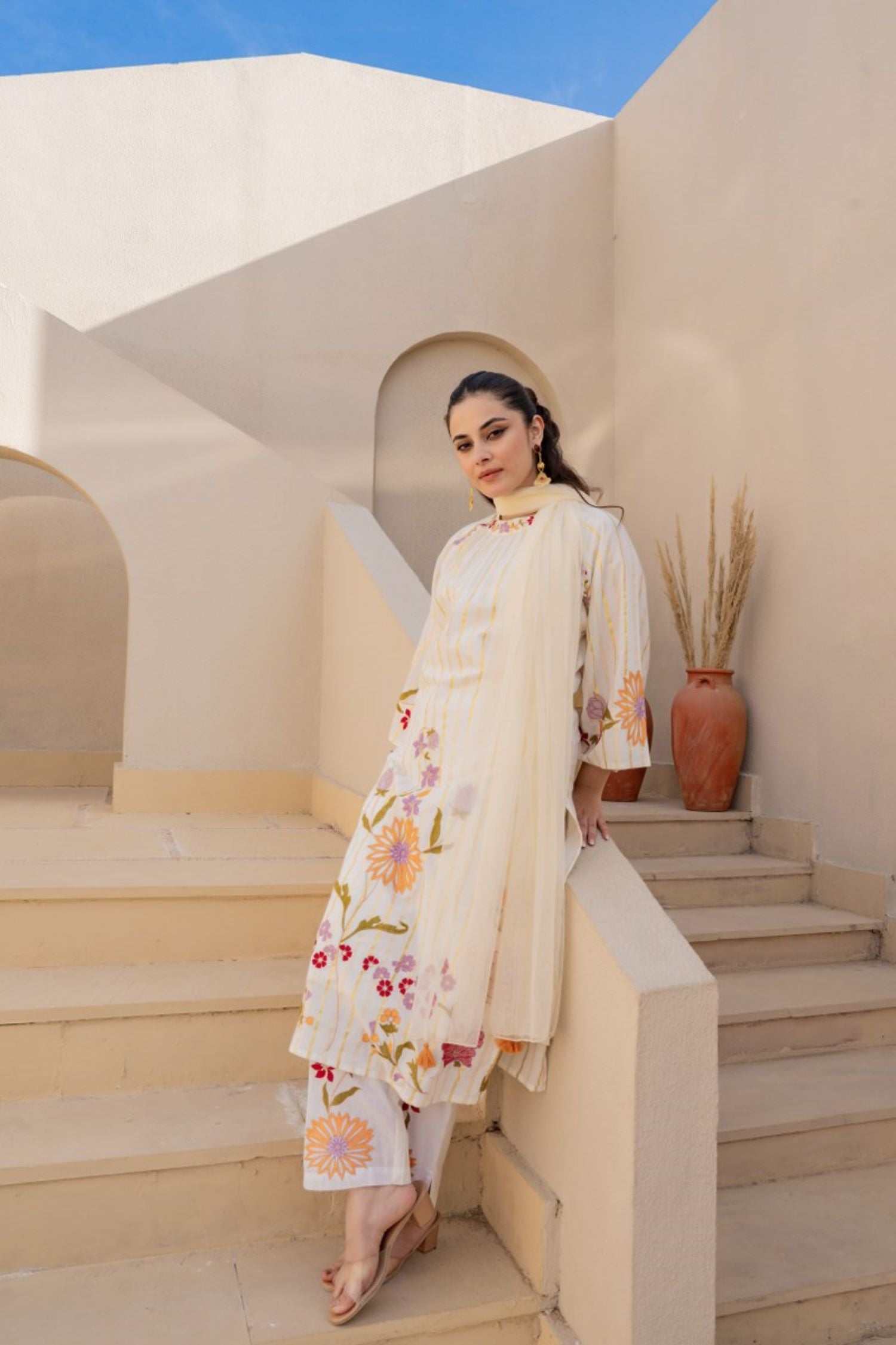 Elegant Off-White Embroidered Three Pcs with light-weight Dupatta.