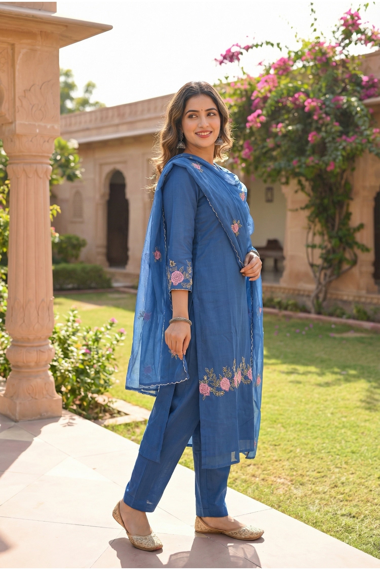 Floral Embroidered Kurta Set with Buti Work
