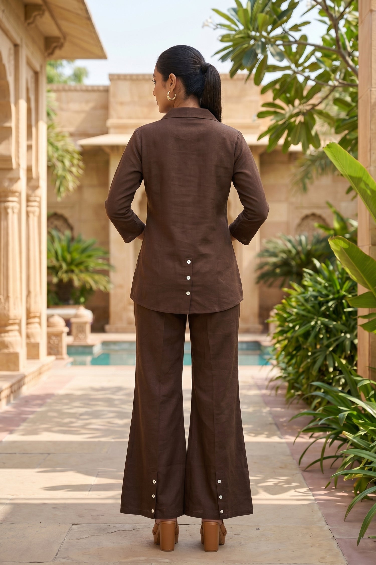 CHIC BROWN NOTCH COLLAR CORD SET Notch