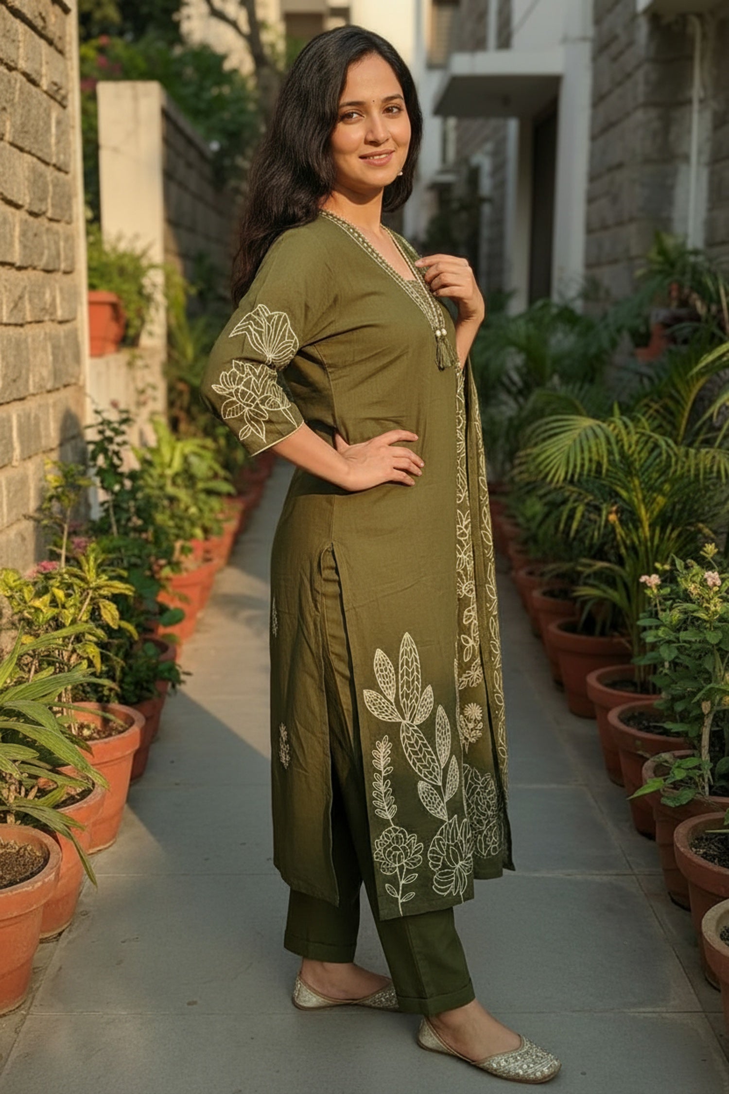 Green Straight-Cut Three-Piece Set with Delicate Threadwork