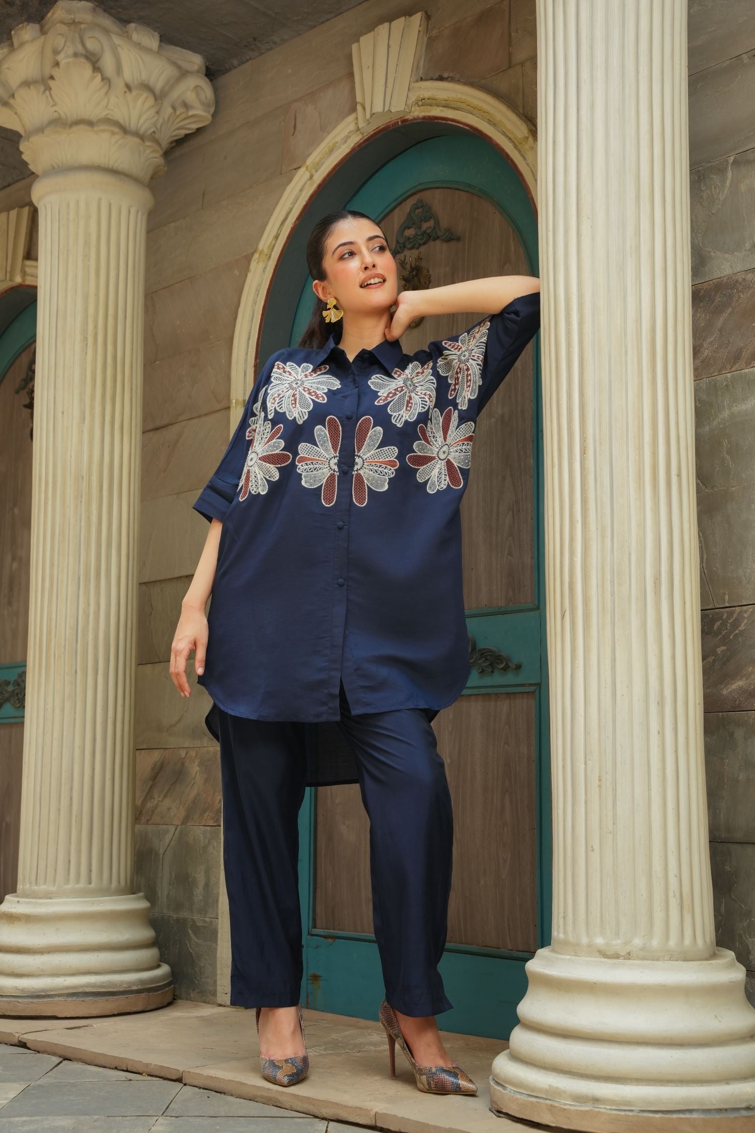 FLORAL EMBROIDERED ROMAN SILK CORD SET
