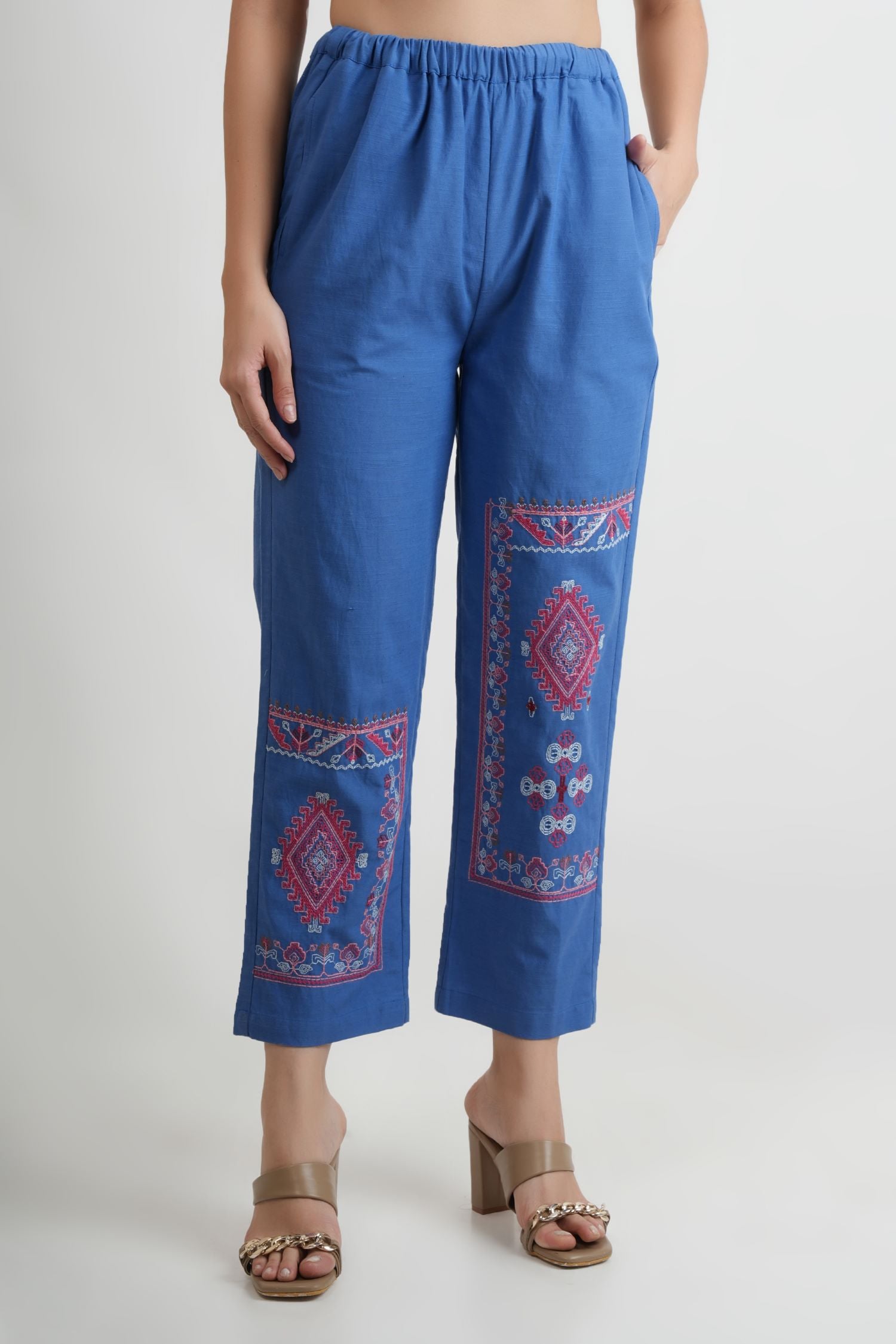 Embroidered Bloom Full Neck Cord Set