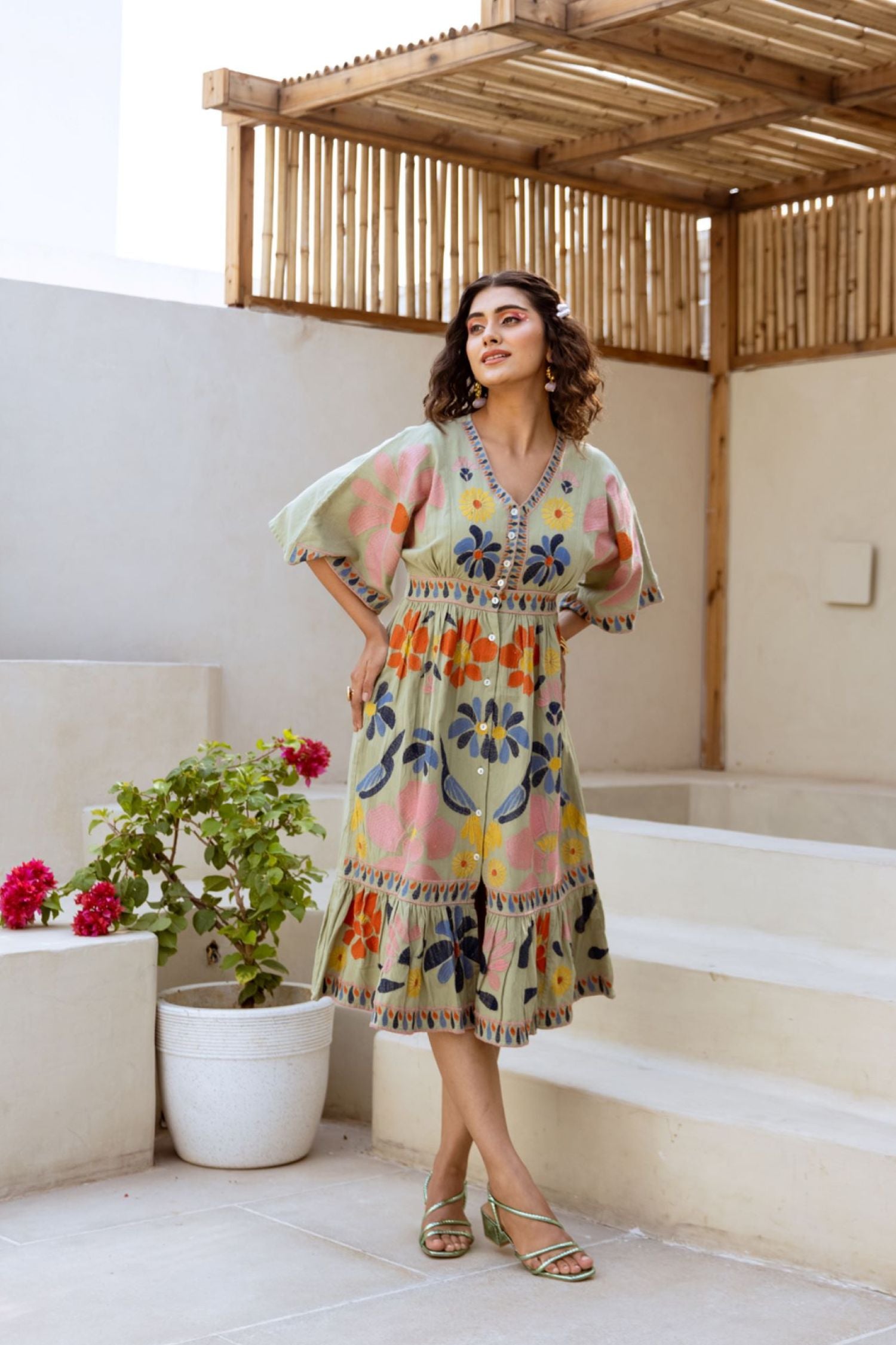 BRIGHT DAISY EMBROIDERED CLUSTER GREEN TUNIC DRESS
