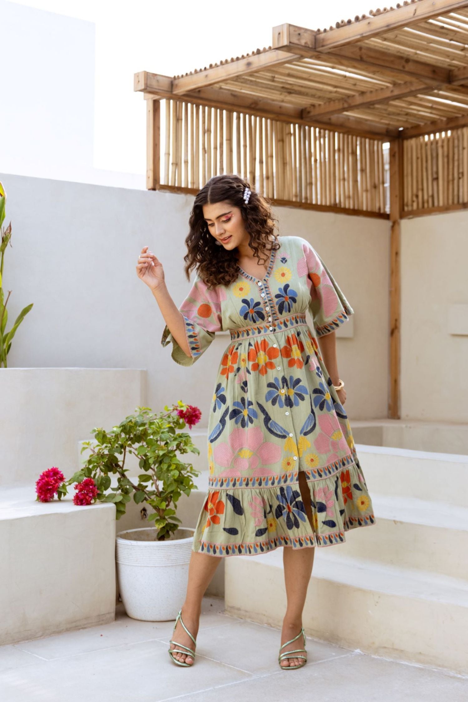 BRIGHT DAISY EMBROIDERED CLUSTER GREEN TUNIC DRESS